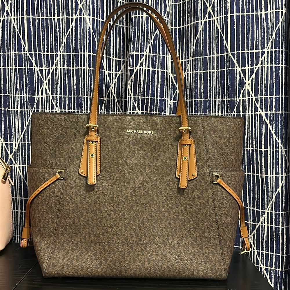 Michael Michael Kors Gilly Large Jet Set Travel Drawstring Tote